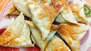 Что приготовить из остатков теста для пельменей? Конечно же хрустящие конвертики с начинкой!