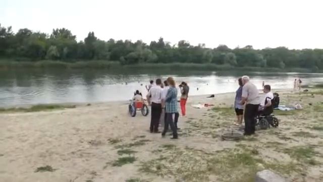 Инвалидная коляска для пляжа и песка смотреть онлайн