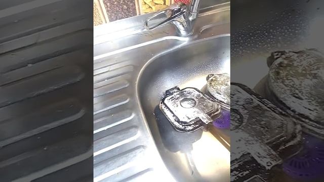 Как очистить от нагара посуду. смотреть онлайн