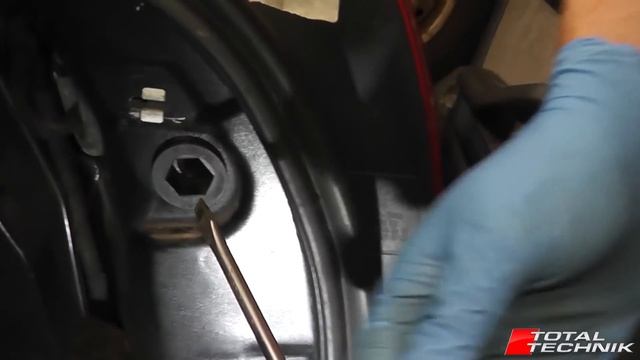 How to Remove Rear Tail Light (Outer) - Audi A4 S4 RS4 (B7) - TOTAL TECHNIK смотреть онлайн