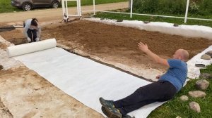 Стелим геотекстиль