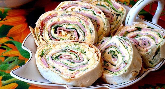 Куриный рулет из лаваша с сыром и зеленью смотреть онлайн