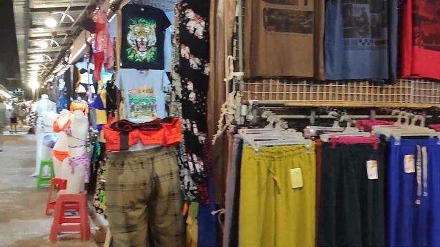 ТАЙЛАНД 2022. СРАВНИВАЕМ два НОЧНЫХ рынка еды на ДЖОМТЬЕНЕ. ЦЕНЫ и АССОРТИМЕНТ