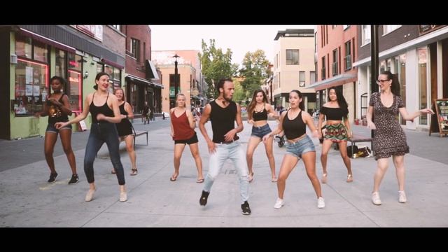 Flashmob | La Clave Salsa Colombienne смотреть онлайн