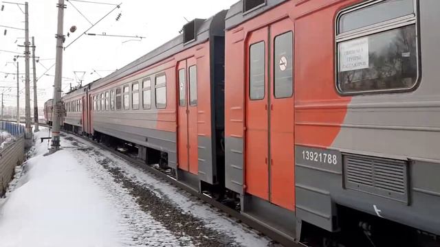 ЭД9М-0040 с пригородным поездом 6312 Иркутск-Сортировочный - Слюдянка смотреть онлайн