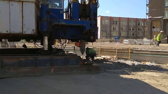 Жилой комлпекс «Magnifika Residence». Вдавливание свай.