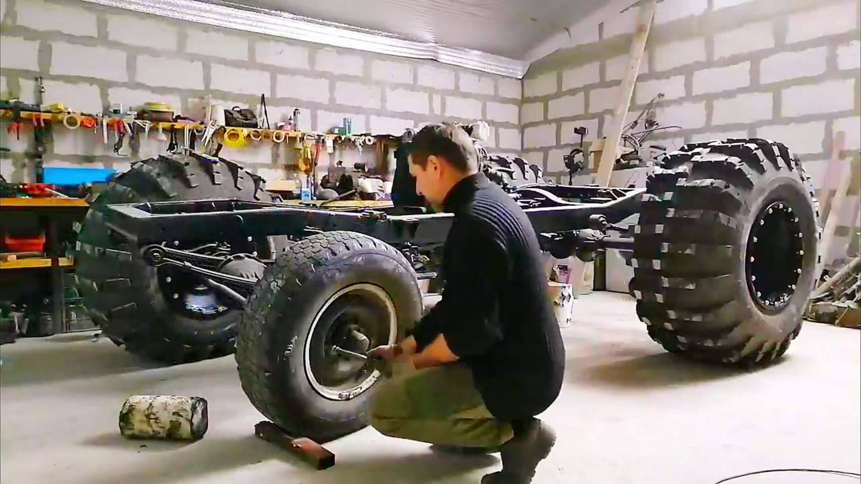 Вездеход на раме уаз, ставлю самодельные колёса. смотреть онлайн