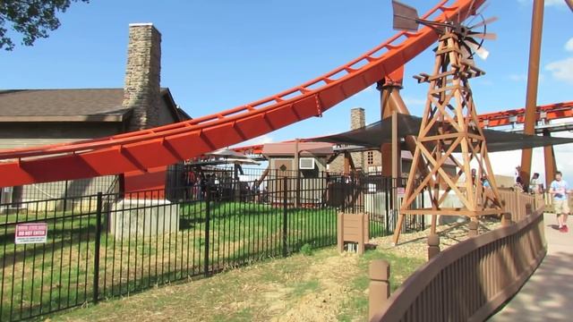 Holiday World Tour and Review смотреть онлайн