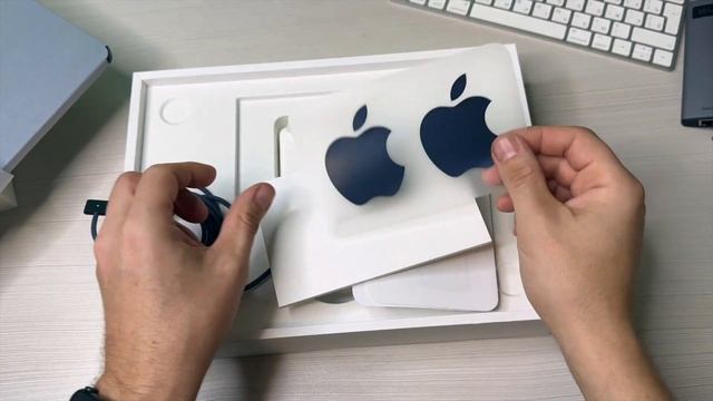 Распаковка MacBook Air M2 в цвете midnight смотреть онлайн