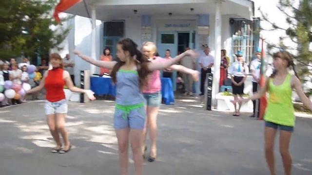 танец улыбайся смотреть онлайн