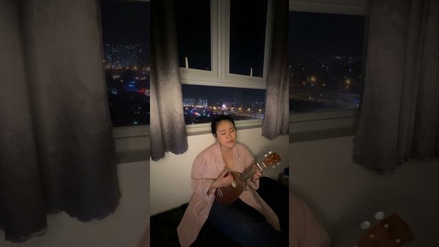 Let's fall in love for the night - FINNEAS (ukulele cover) смотреть онлайн