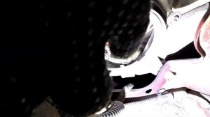 Как поменять лампочки ближнего света на kia spectra.