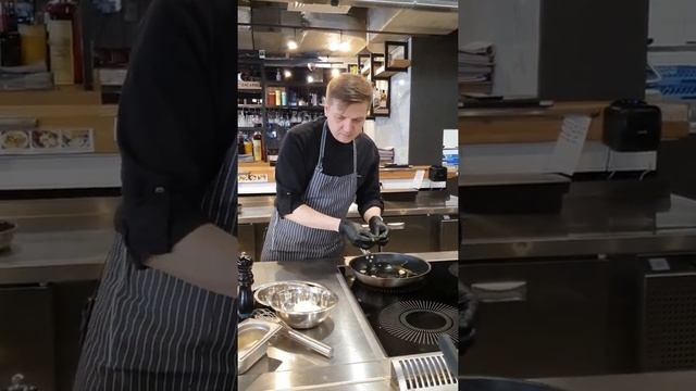 Шеф-повар Сергей из ресторана Ващеогонь делится рецептом Баранины смотреть онлайн