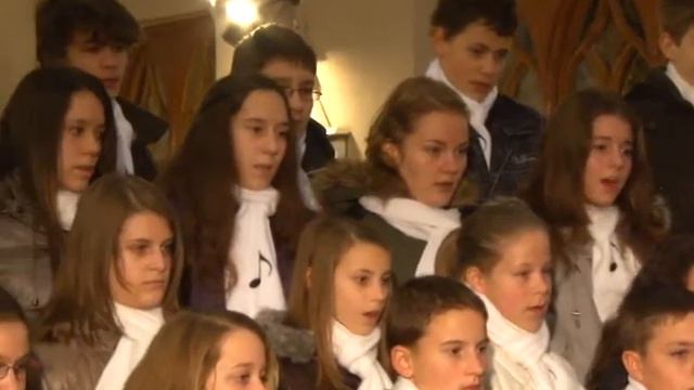 Karácsonyi hangverseny смотреть онлайн