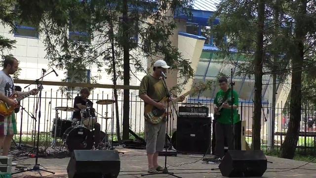 группа Побег Молодого Бамбука (Молодёжный фестиваль г. Хотьково - 9.08.2015) смотреть онлайн