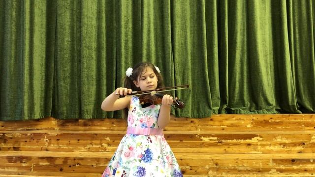 М.Качурбина "Мишка с куклой". Исполняет Сидельникова Александра (2 класс, скрипка). смотреть онлайн