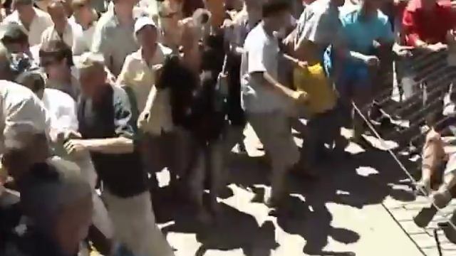 Уникальные кадры СЕВАСТОПОЛЬ ДРАКА НА ГРАФСКОЙ ПРИСТАНИ 5 июля 2008г смотреть онлайн