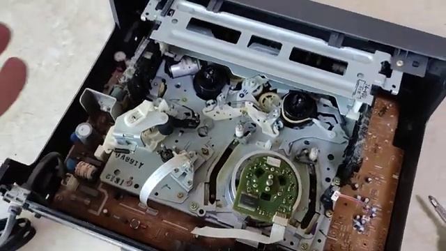 Видеоплеер SHARP VC-M132 из 1997 года смотреть онлайн
