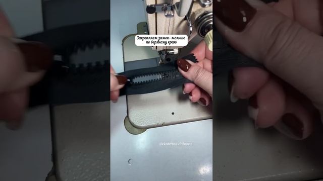 Прорезной карман в рамку с замком молнией, с деталью в концах кармана в виде «гараж» #выкройки #шит смотреть онлайн