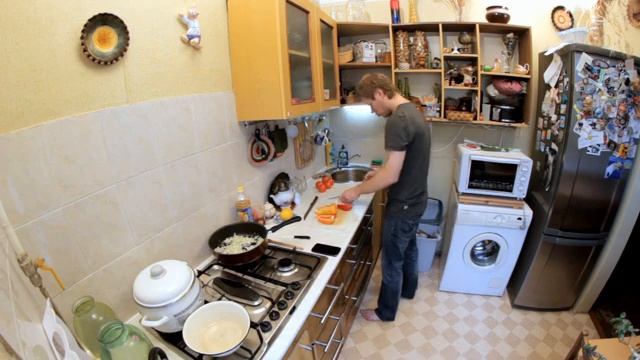 Холостяк на кухне - Пилотная 1 серия HD смотреть онлайн