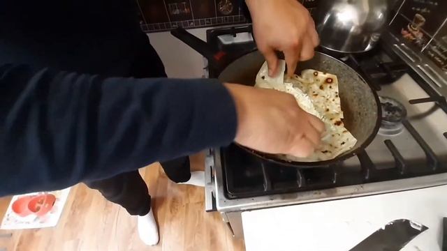 Ёка-популярное на Кавказе блюдо из лаваша с яйцом и сыром!!! смотреть онлайн