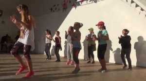 Прикольный танец  легкий ?