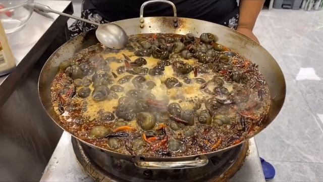 钓鱼没钓到，胖哥买一堆田螺爆炒，香辣过瘾，吃的大汗淋漓，爽！【胖猴仔】 смотреть онлайн