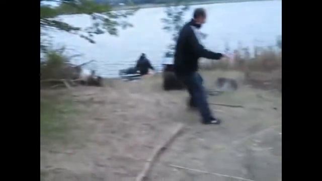 Пьяные зажигают на рыбалке! Танцы до упада! best fishing смотреть онлайн