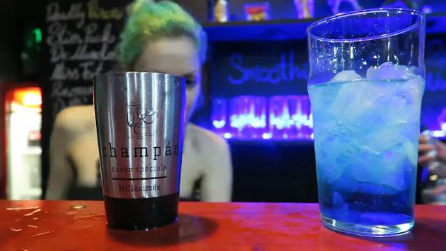 Pet Rat in a Budapest eSports Bar? | Edwina Bong смотреть онлайн