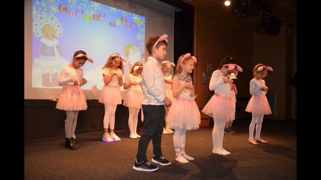 Новогодний спектакль в школе Матрешка, Ницца / L'école russe Matriochka à Nice смотреть онлайн