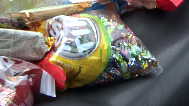 A LOT OF CANDY ,,,,,, full of sweets смотреть онлайн