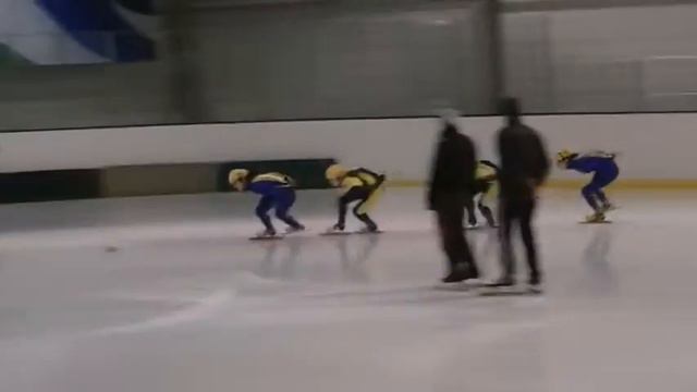 1000 м, 1/2 финала 2, женщины, Узакова, Коринчук Кубок Украины по шорт-треку 25-27.12.2013 смотреть онлайн