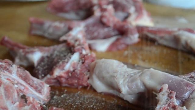 МЯСО баранина на МАНГАЛЕ.КАК ПРИГОТОВИТЬ СОЧНЫЙ ШАШЛЫК ИЗ БАРАНИНЫ. И МЯСО И РЫБА смотреть онлайн