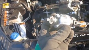 «замена втягивающего на KIA Soul 1,6»