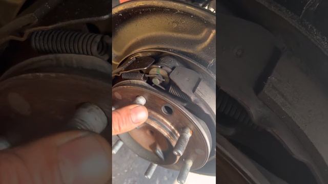 2016 Toyota 4Runner rear axle seal replacement and axle removal смотреть онлайн