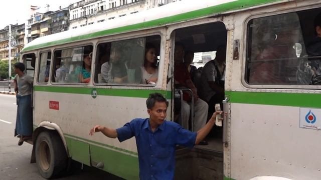 Myanmar ( Burma ) antique Bus, Bus - Station in Yangon ! смотреть онлайн