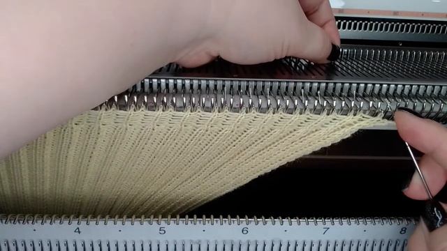 Вязание макушки шапки на вязальной машине смотреть онлайн