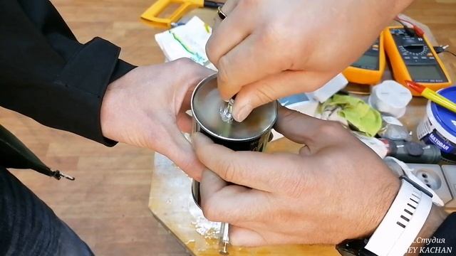 Как залить жидкость в аэрозольный балон WD-40 смотреть онлайн