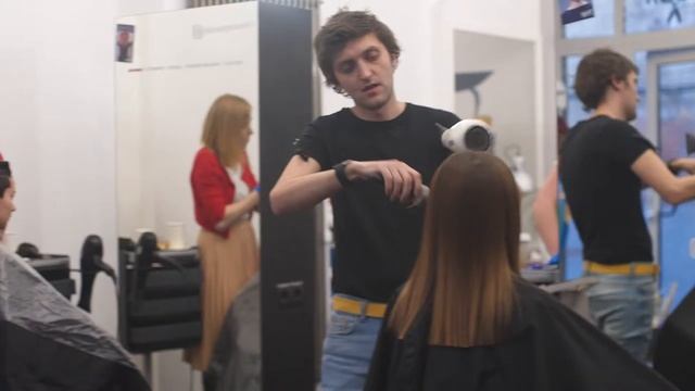 Удлиненная челка на темных волосах смотреть онлайн