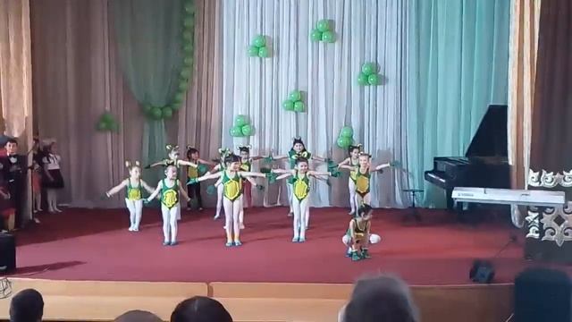 Танец лягушат! Сарыколь. смотреть онлайн