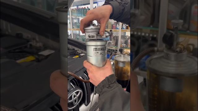 Меняем топливный фильтр Toyota Land Cruiser Prado смотреть онлайн