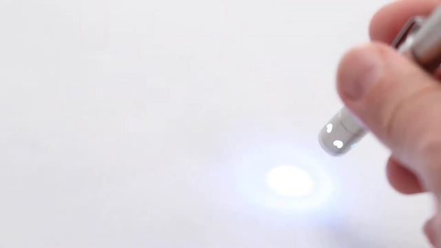 Фонарь-брелок ручной смотреть онлайн