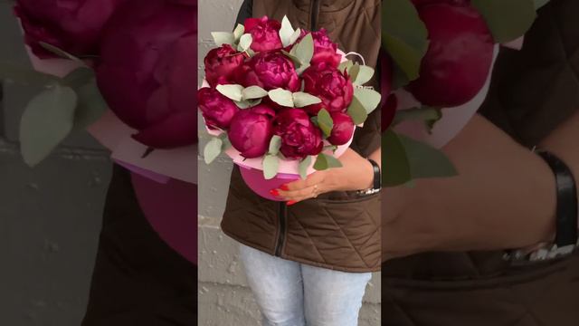 9 пионов Канзас с эвкалиптом в коробке #пионы смотреть онлайн