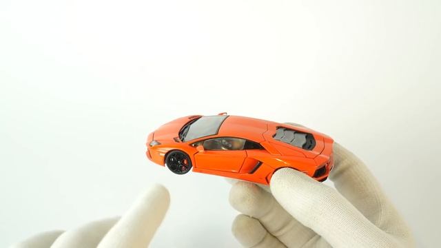 LAMBORGHINI AVENTADOR LP 700-4 AUTOART 1/43 ХОРОША ДА НЕ ОЧЕНЬ