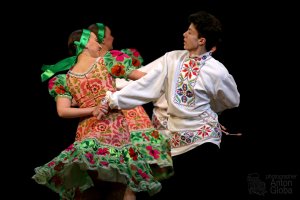 "Весёлый круг", Ансамбль "Ритмы детства". "Merry Circle", Ensemble "Rhythms of Childhood".