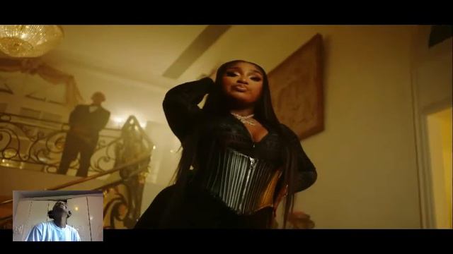Erica Bank- Designer (Reaction Video) смотреть онлайн