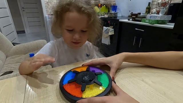 Алиса тренирует память / учимся запоминать /у кого память круче/игра на время смотреть онлайн