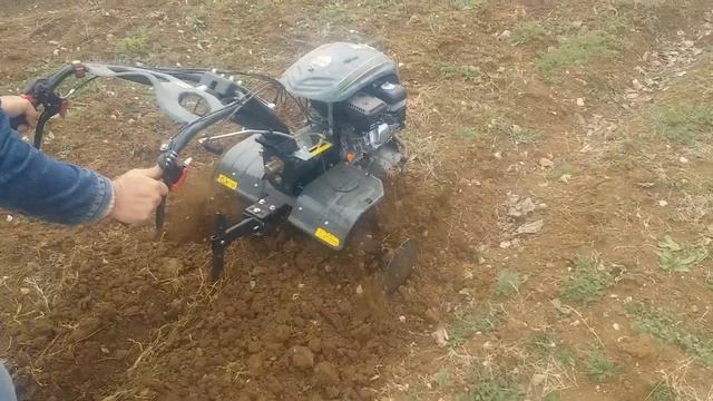 Kaan 7beygir şanzumanlı çapa makinesi toprağı eliyor maşallah. смотреть онлайн