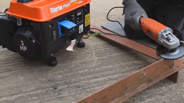 Using the Clarke G1200 Generator 4 Stroke Petrol 1000 watts 230 volt 8010110 смотреть онлайн