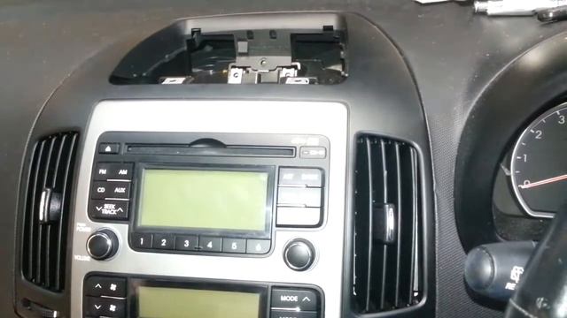 How to remove the factory radio from a Hyundai i30 смотреть онлайн